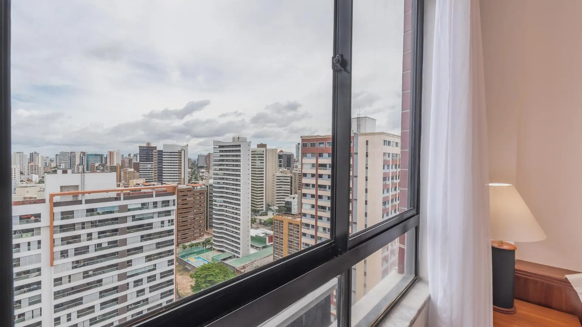 Vista Alta - 150 Metros Beira Mar - Garagem - Recepcao 24Horas - Smart Tv - Cozinha Completa - Ar Condicionado Sala E Quarto - Internet 100Mb Upload E 50Mb Download Fortaleza  Brasil