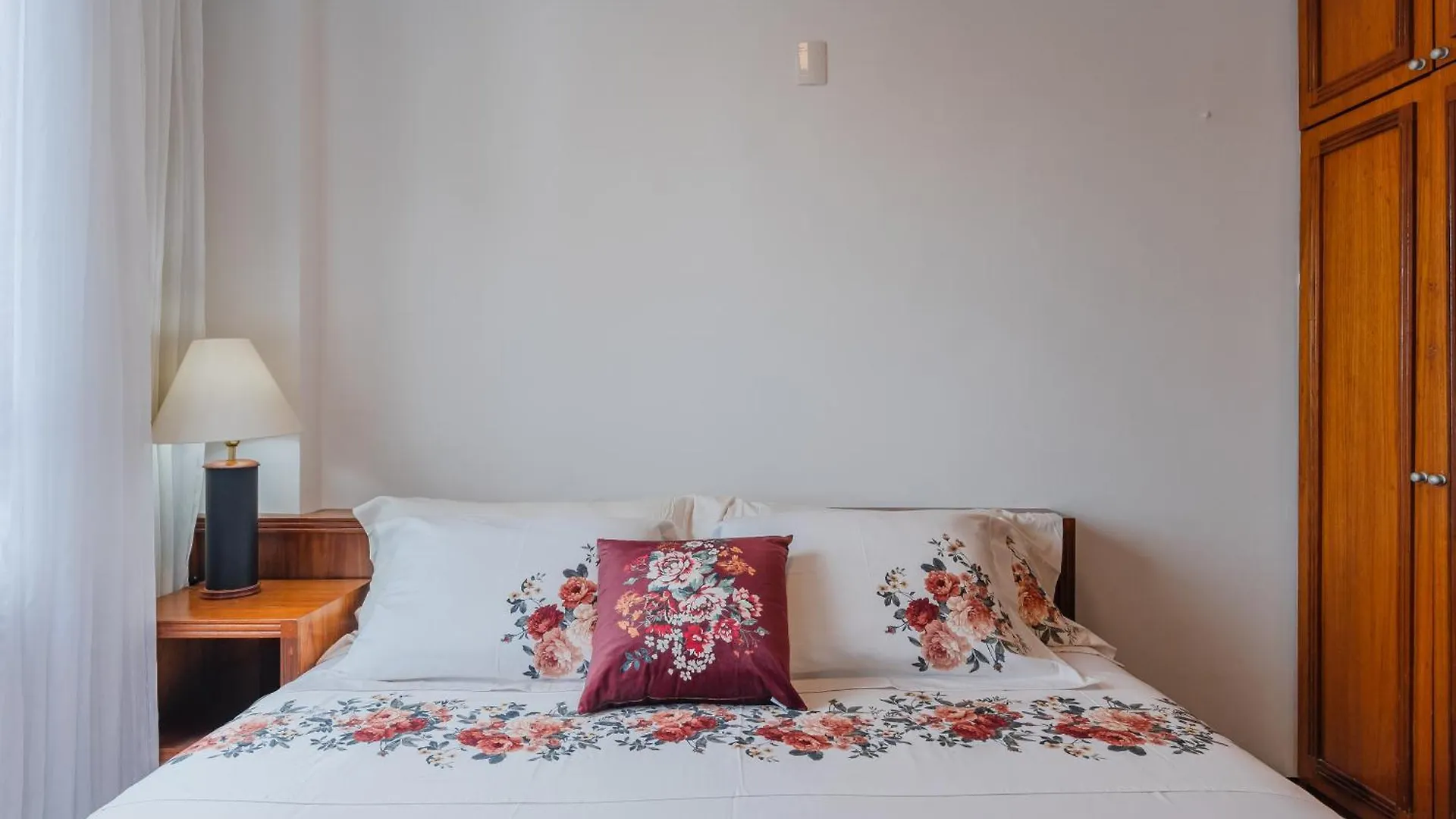 Apartamento Vista Alta - 150 Metros Beira Mar - Garagem - Recepcao 24Horas - Smart Tv - Cozinha Completa - Ar Condicionado Sala E Quarto - Internet 100Mb Upload E 50Mb Download Fortaleza